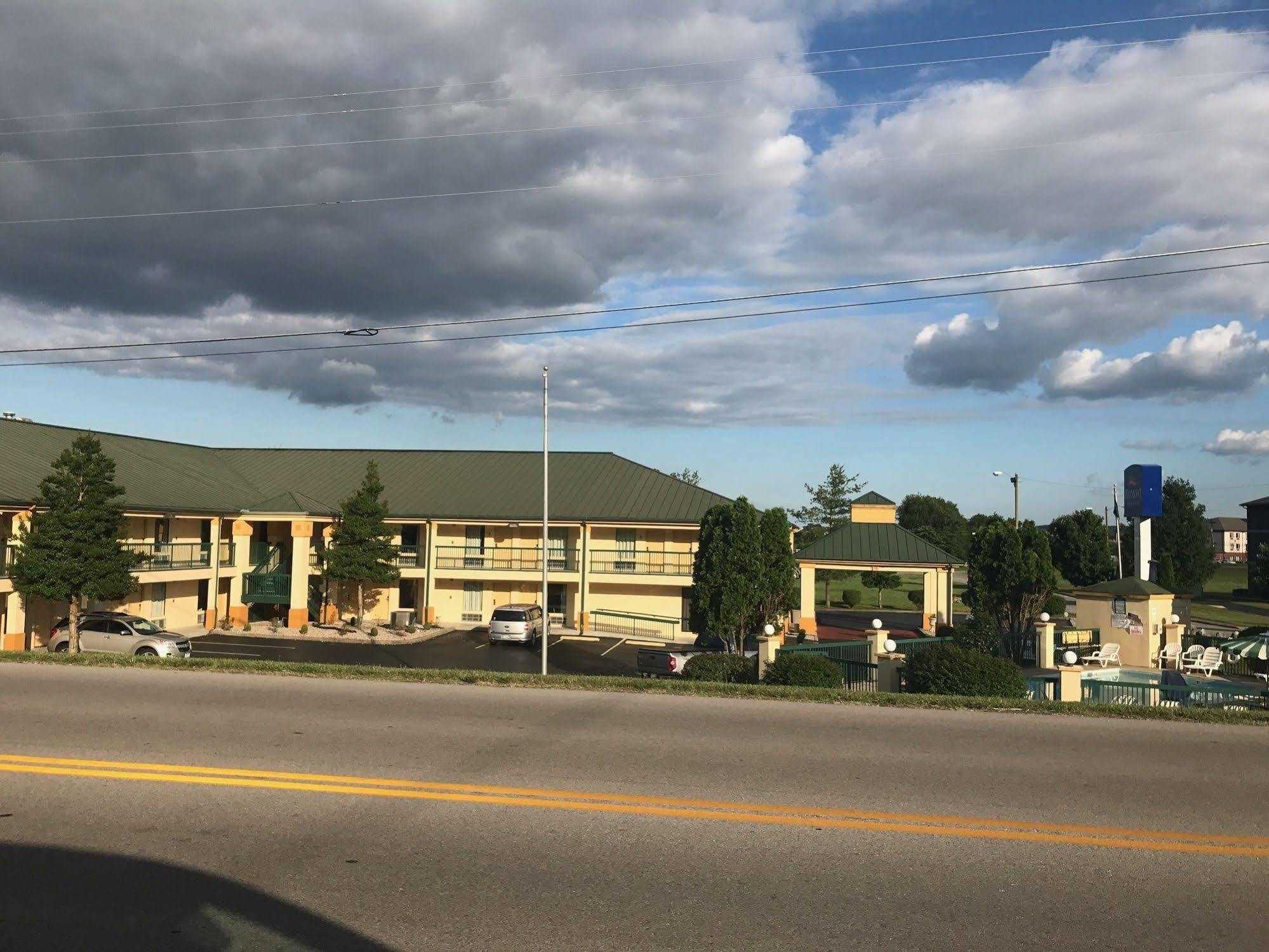 Baymont By Wyndham Cave City Exterior photo