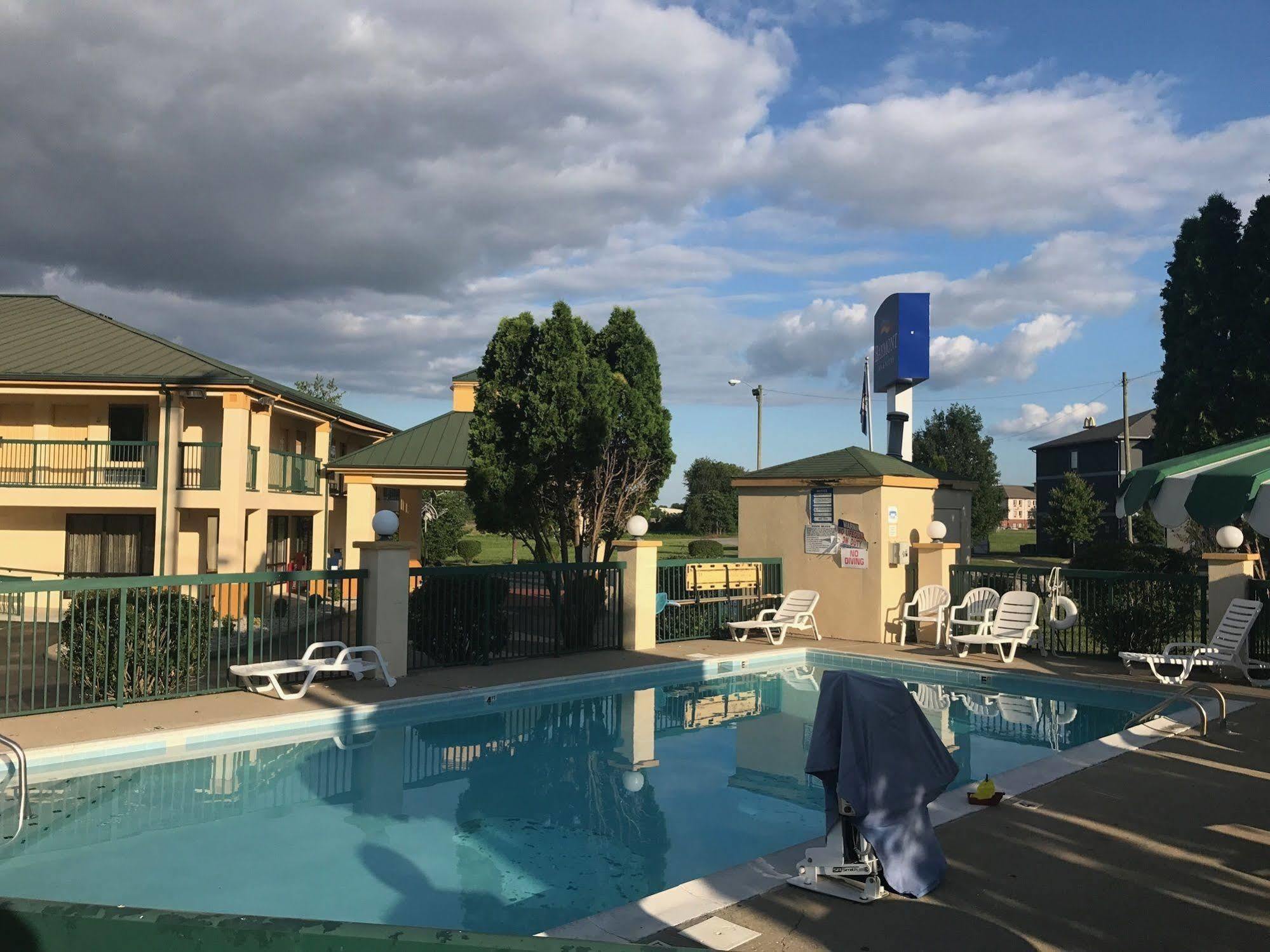 Baymont By Wyndham Cave City Exterior photo
